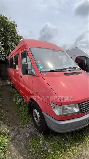 Mercedes-Benz Sprinter 2000 Red