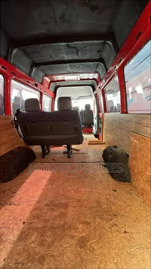 Mercedes-Benz Sprinter 2000 Red
