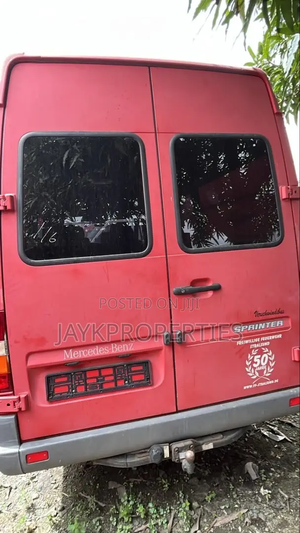 Mercedes-Benz Sprinter 2000 Red