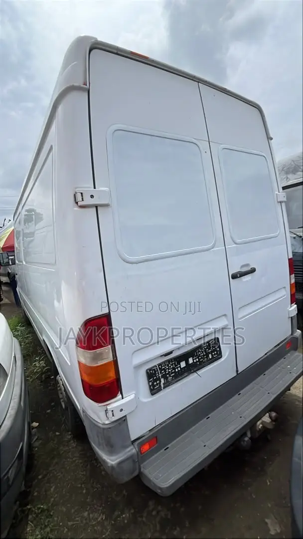 Mercedes-Benz Sprinter 2005 White