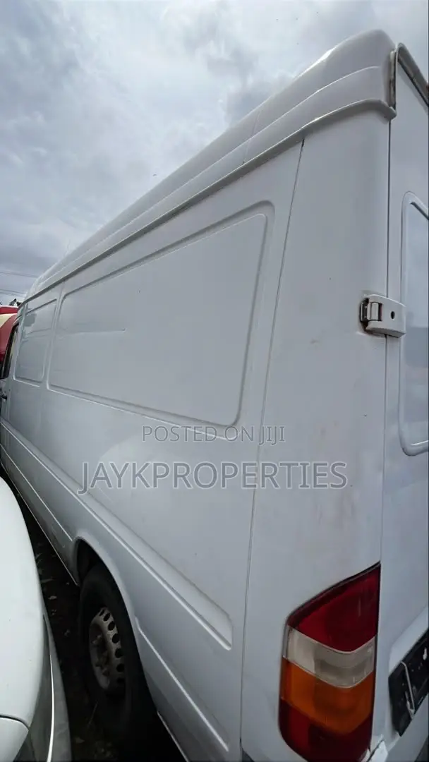 Mercedes-Benz Sprinter 2005 White