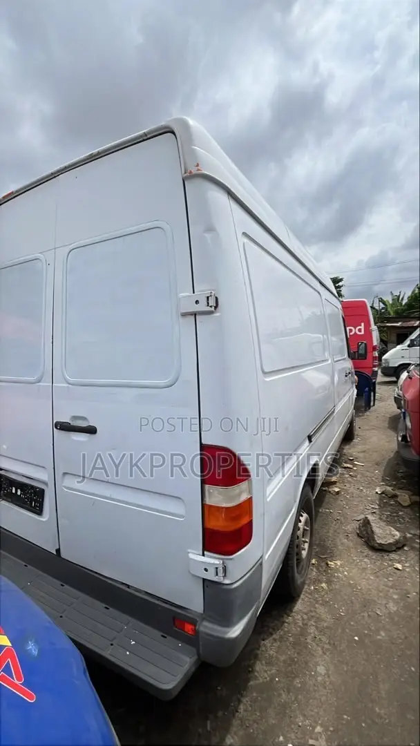 Mercedes-Benz Sprinter 2005 White