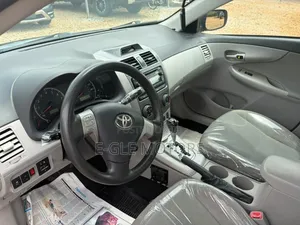 Toyota Corolla LE 4dr Sedan (1.8L 4cyl 4A) 2012 Blue