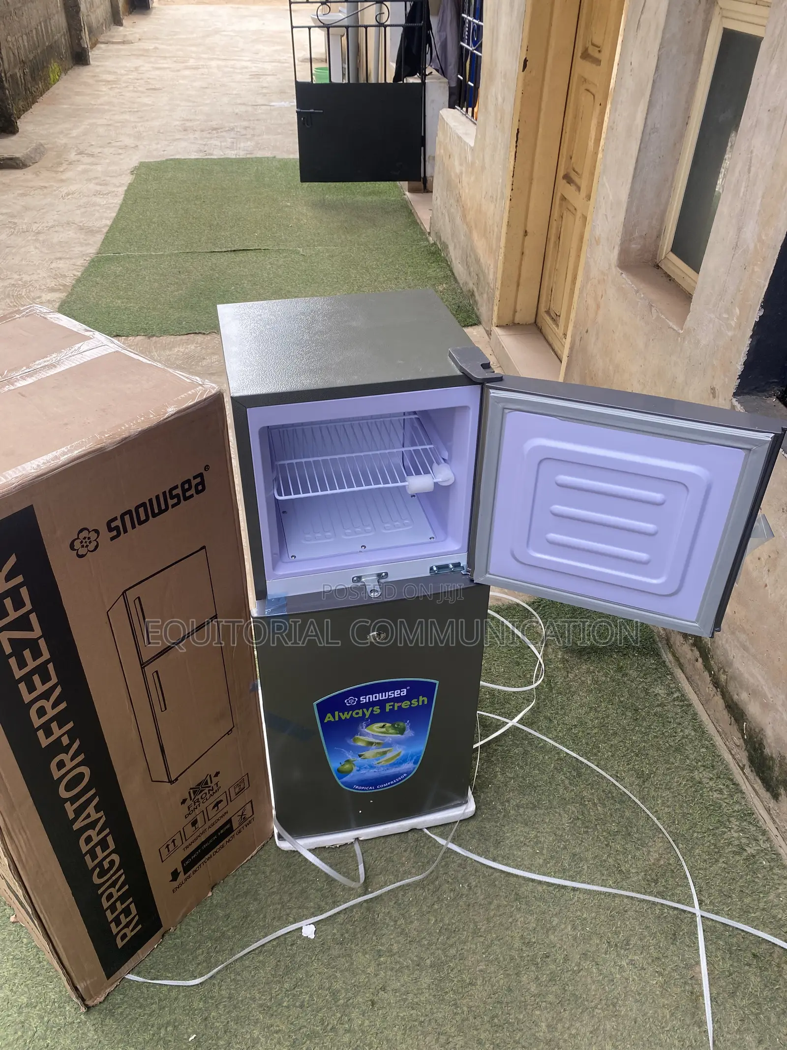 Snowsea BCD-166 120L Top Freezer Refrigerator for Small Spaces
