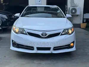 Toyota Camry SE V6 4dr Sedan (3.5L 6cyl 6A) 2012 White