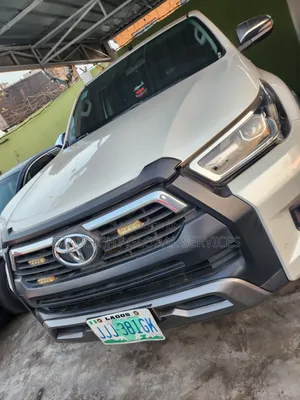 Toyota Hilux 2021 White