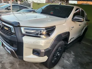 Toyota Hilux 2021 White