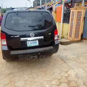 Nissan Pathfinder 2009 Black