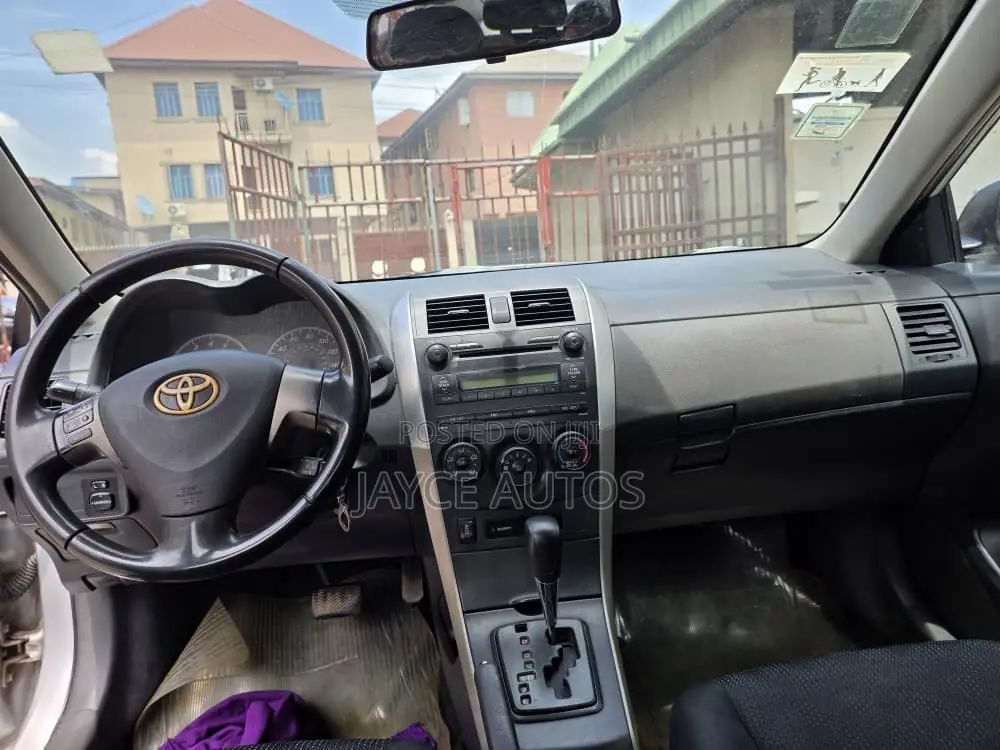 Toyota Corolla 2009 Silver