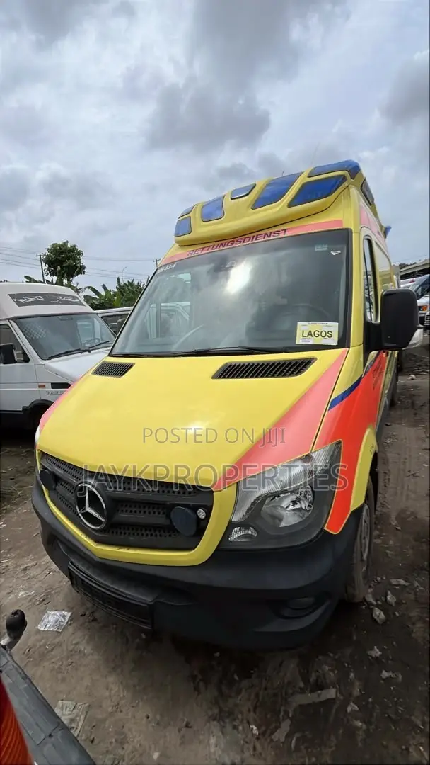 Mercedes-Benz Sprinter 2017 Yellow