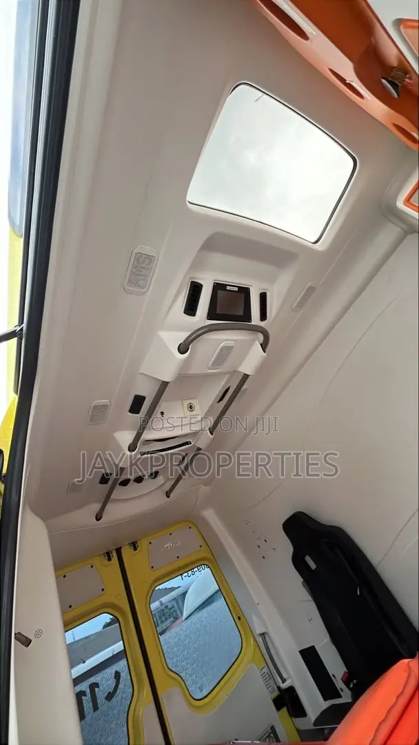 Mercedes-Benz Sprinter 2017 Yellow