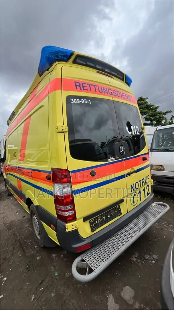 Mercedes-Benz Sprinter 2017 Yellow