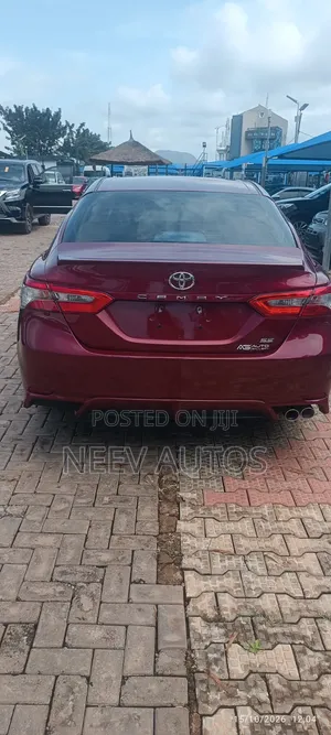 Toyota Camry SE FWD (2.5L 4cyl 8AM) 2018 Red