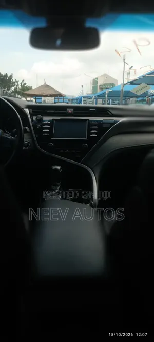 Toyota Camry SE FWD (2.5L 4cyl 8AM) 2018 Red