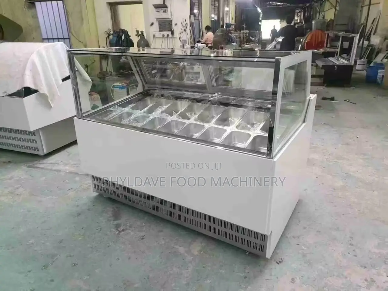 16 Pans Ice Cream Display