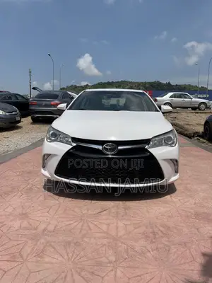 Toyota Camry LE 4dr Sedan (2.5L 4cyl 6A) 2016 White