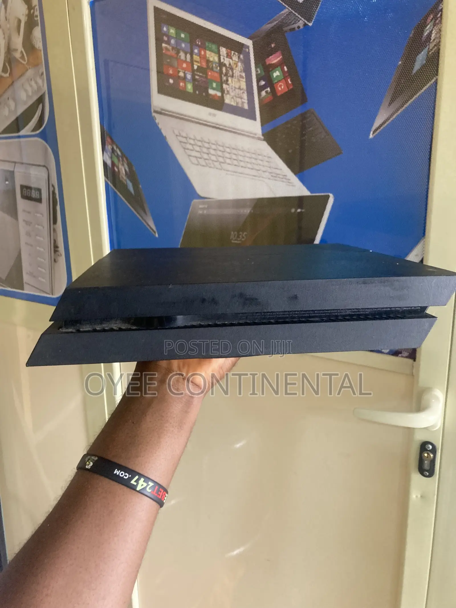 Direct Uk PS4 Game Console