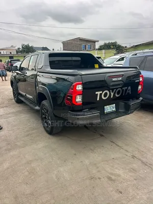 Toyota Hilux 2025 Black