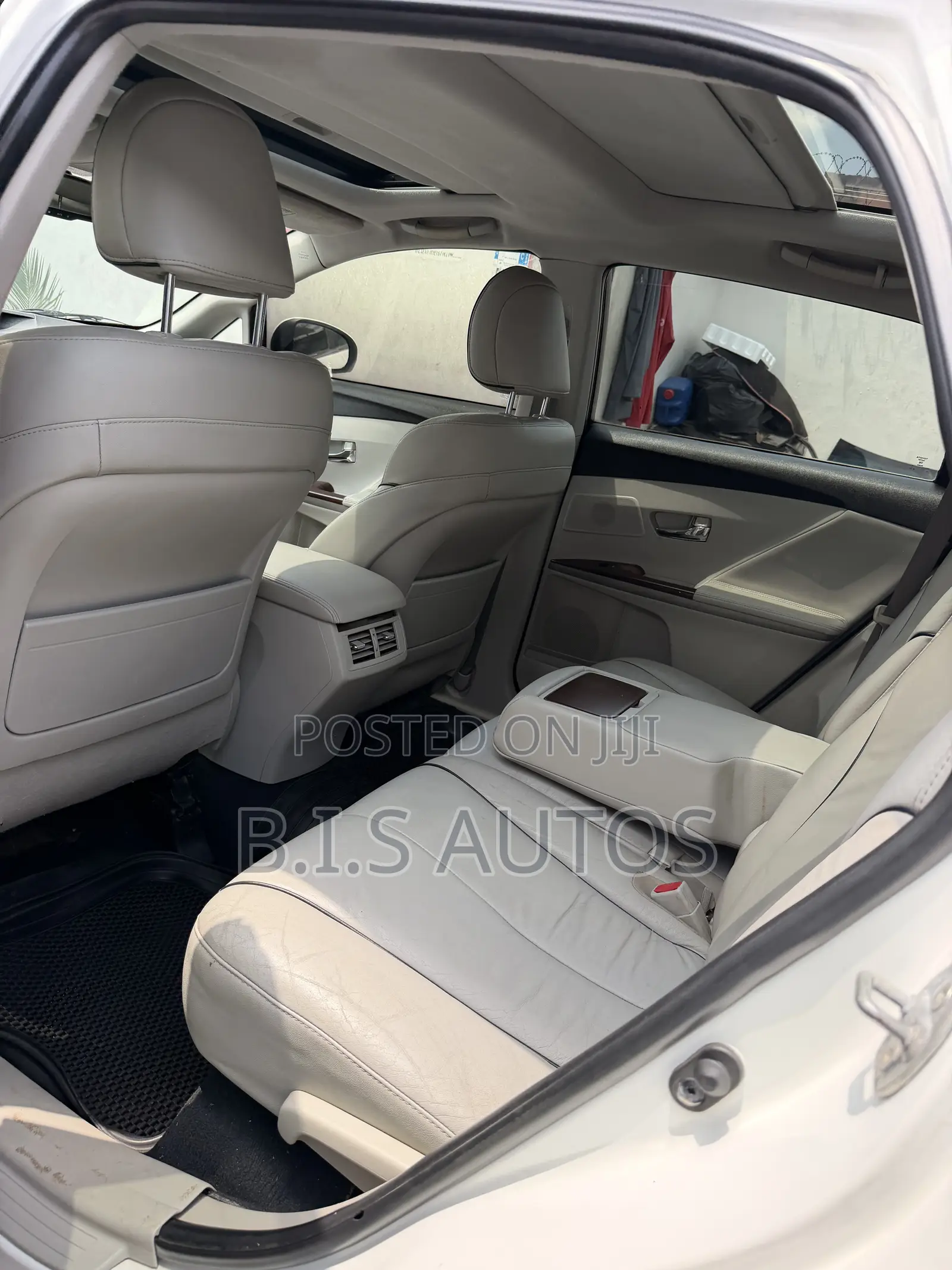Toyota Venza XLE 2011 White