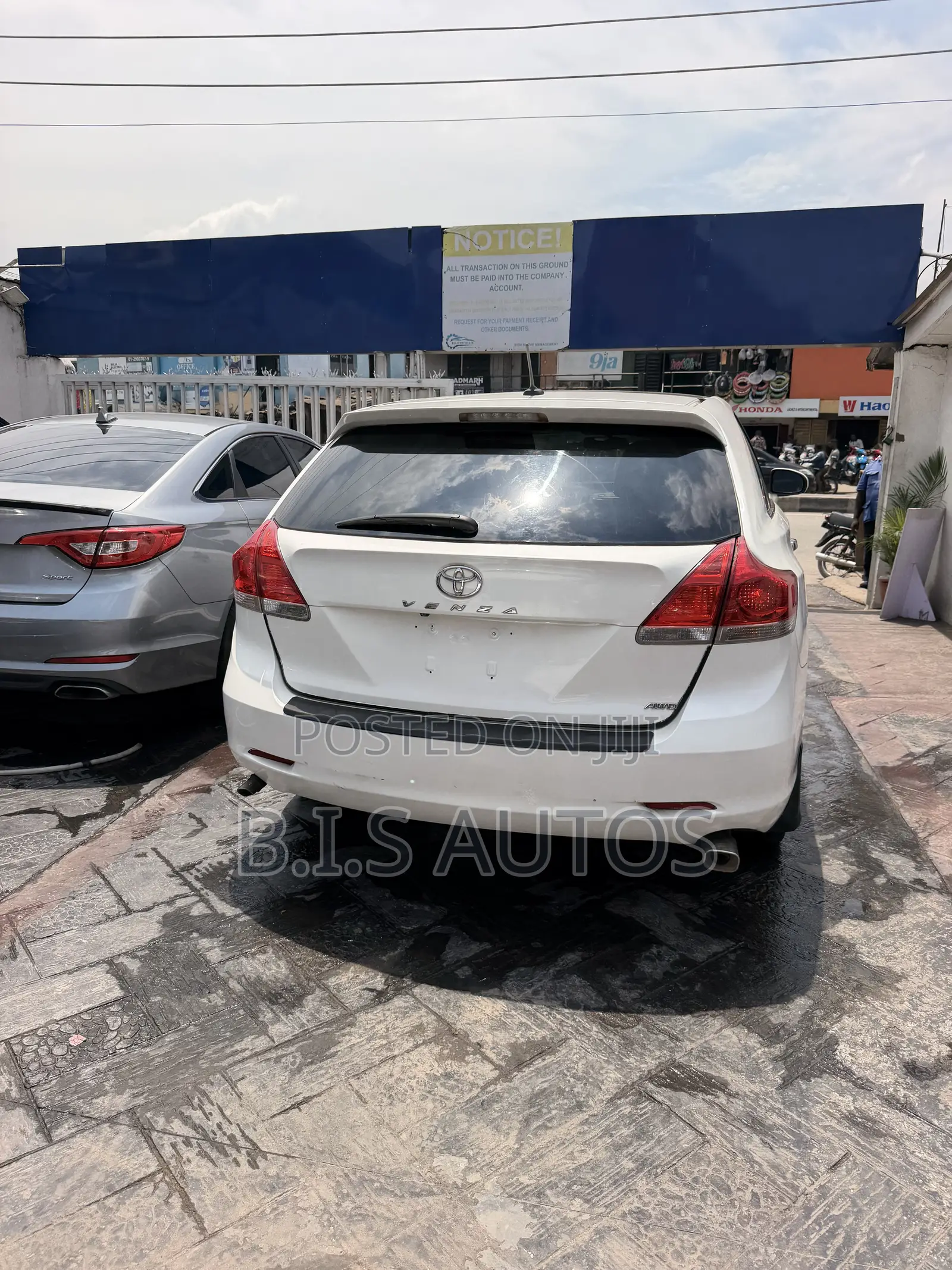 Toyota Venza XLE 2011 White