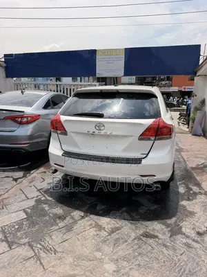 Toyota Venza XLE 2011 White