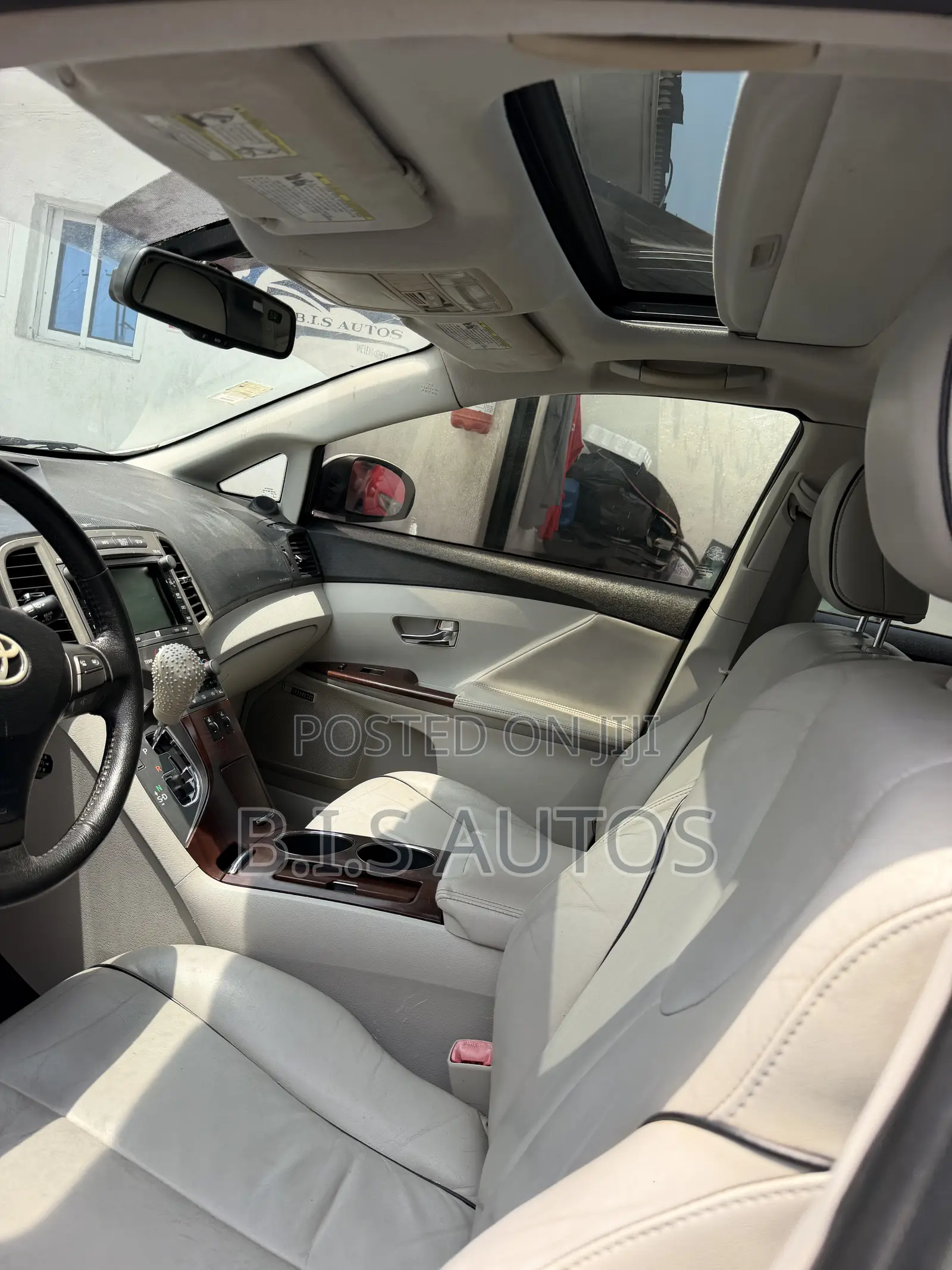 Toyota Venza XLE 2011 White