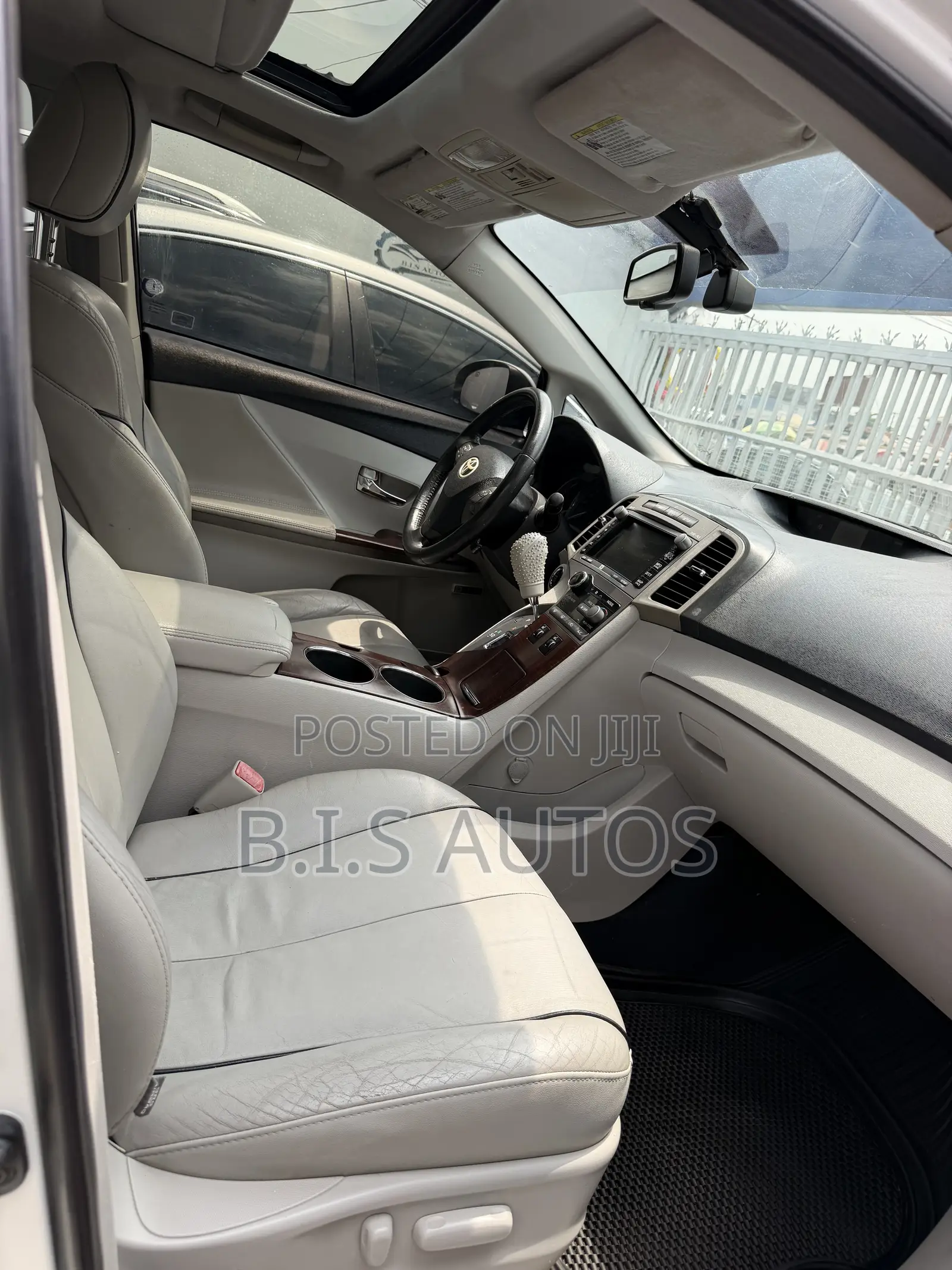 Toyota Venza XLE 2011 White