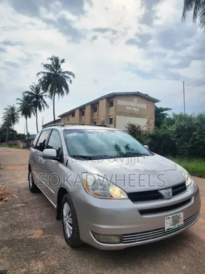 Toyota Sienna LE AWD 2005 Silver