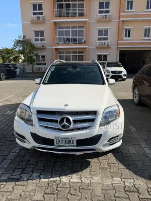Mercedes-Benz GLK-Class Base GLK 350 4dr AWD 4MATIC (3.5L 6cyl 7A) 2015
