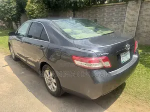 Toyota Camry LE 4dr Sedan (2.5L 4cyl 6AM) 2010 Gray