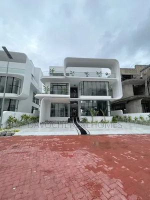 5bdrm Duplex in Osapa london for sale