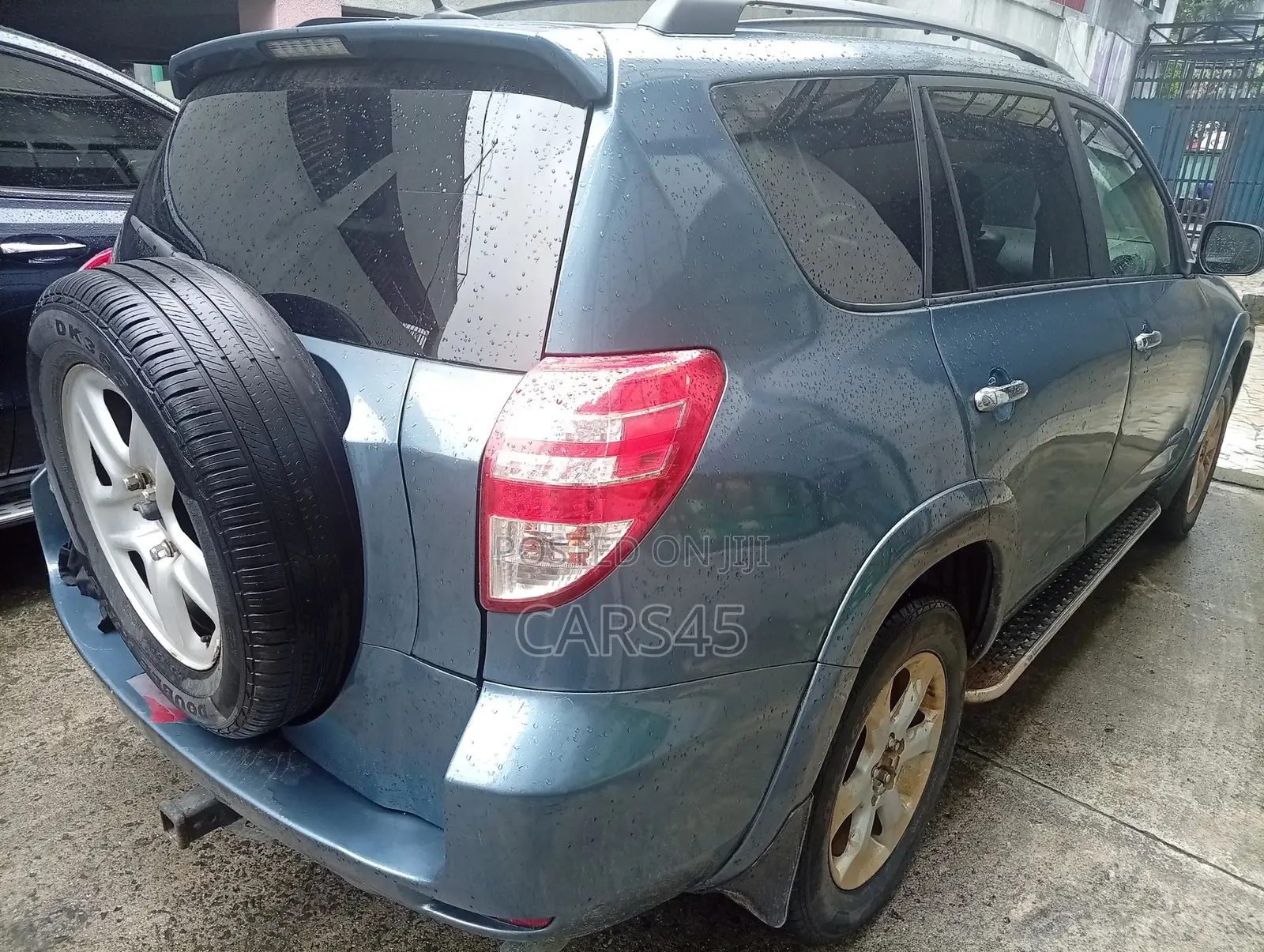 Toyota RAV4 2010 Blue