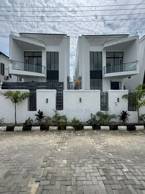 5bdrm Duplex in Chevron for sale