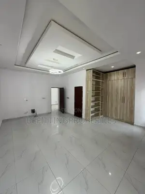 4bdrm Duplex in Chevron for sale