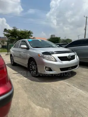 Toyota Corolla XLE 4dr Sedan (1.8L 4cyl 4A) 2010 Silver