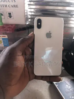 Apple iPhone X 64 GB Red