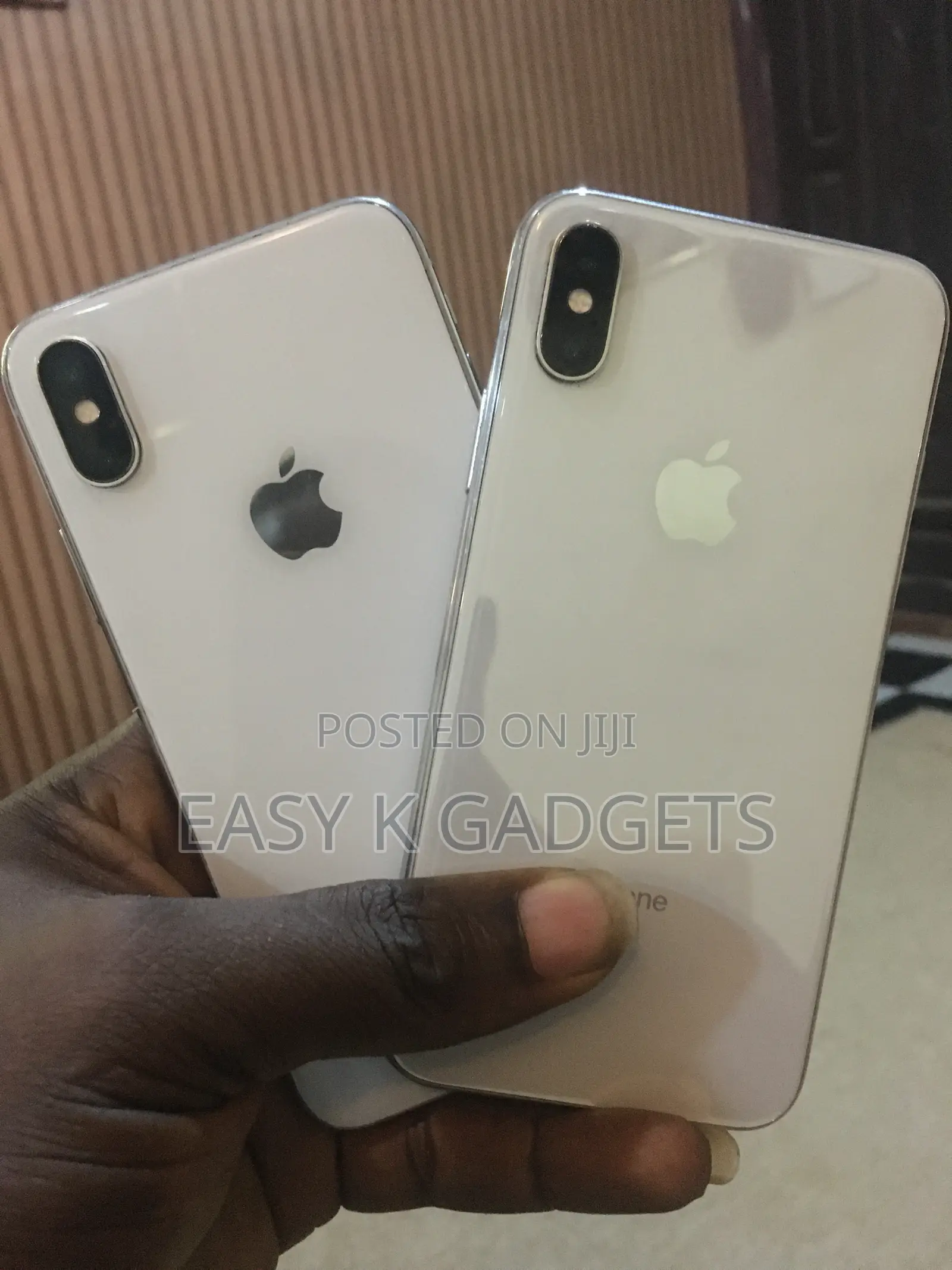 Apple iPhone X 64 GB Red
