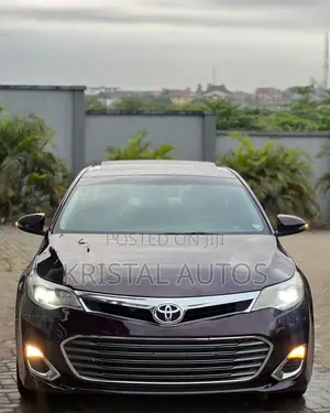 Toyota Avalon XLE Premium Sedan FWD (3.5L 6cyl 6A) 2013 Burgundy