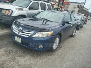 Toyota Camry XLE 4dr Sedan (2.5L 4cyl 6A) 2011 Blue