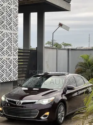 Toyota Avalon XLE Premium Sedan FWD (3.5L 6cyl 6A) 2013 Burgundy