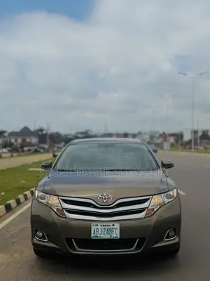 Toyota Venza LE AWD 2013 Gold