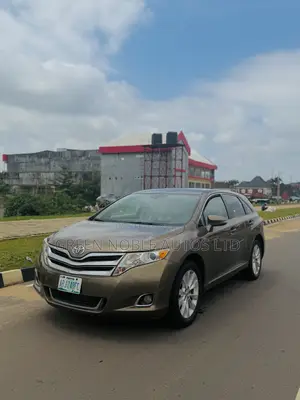 Toyota Venza LE AWD 2013 Gold