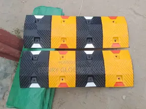 Heavy-Duty Speed Bump With Reflectors – Yellow & Black