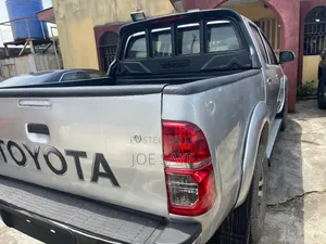 Toyota Hilux 2014 Silver