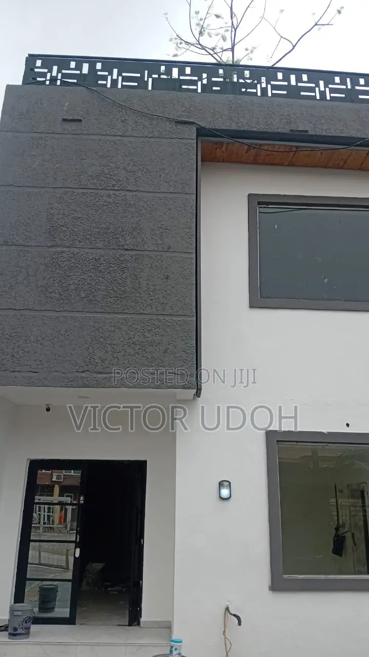 3 Floor Apartment Building