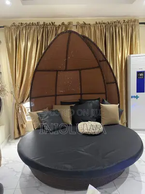 Round Rattan Daybed With Canopy