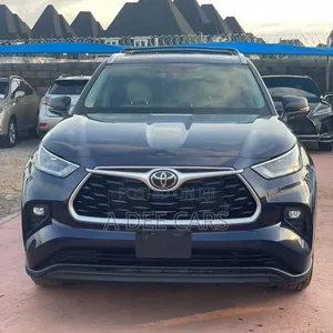 Toyota Highlander XLE 2022 Blue