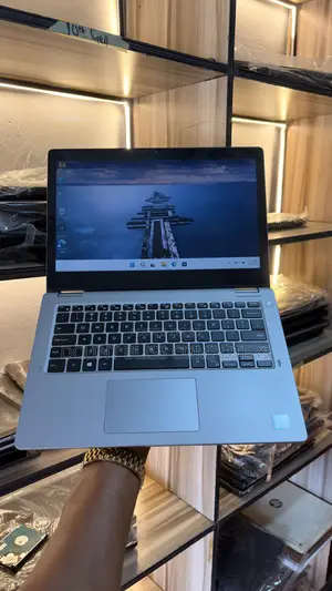 Laptop Dell Latitude 3310 2-in-1 8GB Intel Core i3 SSD 256GB