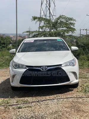 Toyota Camry SE 4dr Sedan (2.5L 4cyl 6A) 2017 White