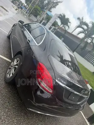 Mercedes-Benz C300 2015 Black